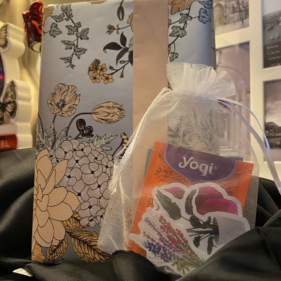 Blind Date with a Book 📕 Murder Mystery ❤️ - Picture 5 of 5